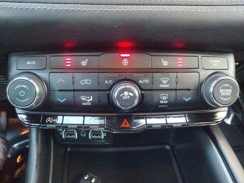 Used 2022 Dodge Durango GT image 39