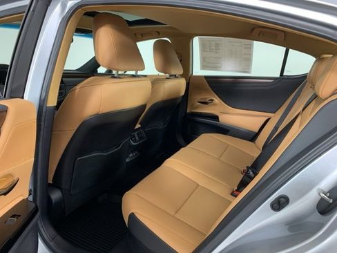 Used 2025 Lexus ES 300h w/ Premium Package image 35