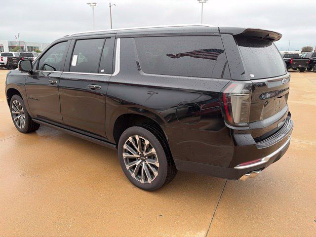Used 2025 Chevrolet Suburban High Country AWD/4WD image 4