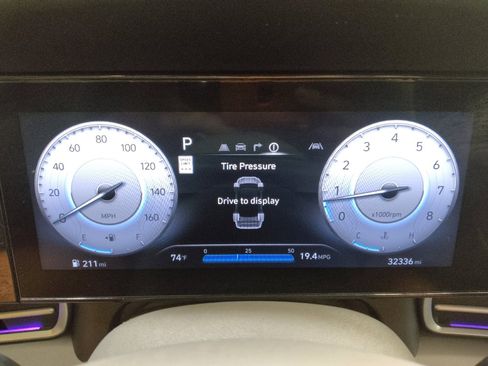 Used 2025 Hyundai Elantra SEL FWD image 23