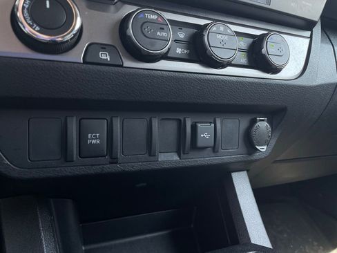 Used 2022 Toyota Tacoma SR image 19
