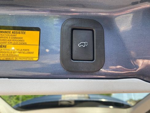 Used 2013 Toyota Sienna Limited w/ Premium Pkg FWD image 30