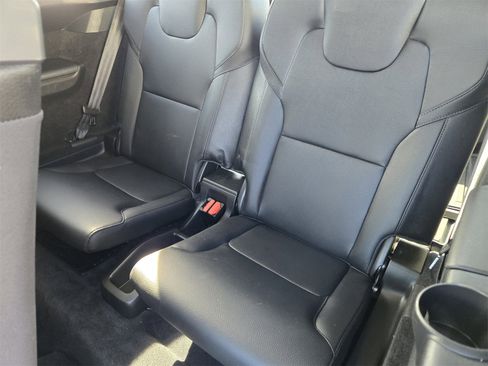 Used 2017 Volvo XC90 T6 Momentum w/ Vision Package image 28