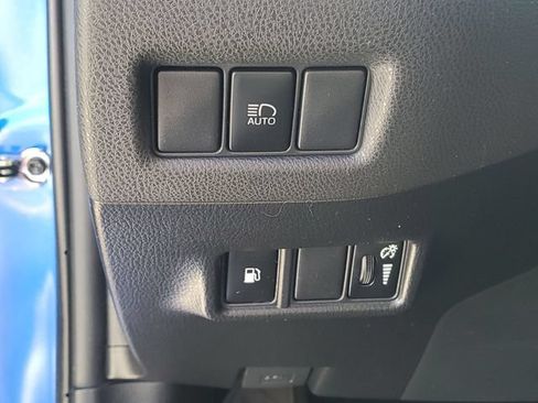 Used 2019 Toyota C-HR XLE FWD image 9