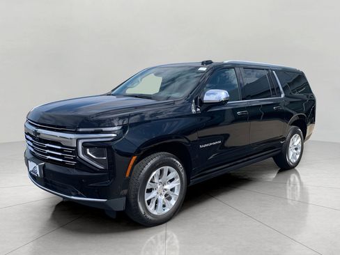 Used 2025 Chevrolet Suburban Premier AWD/4WD image 4