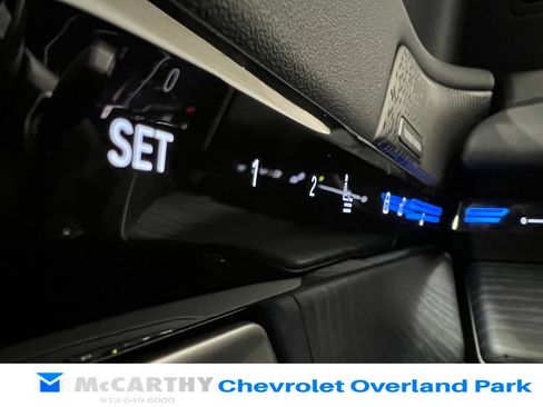 Used 2025 BMW 530i xDrive w/ Premium Package AWD/4WD image 17