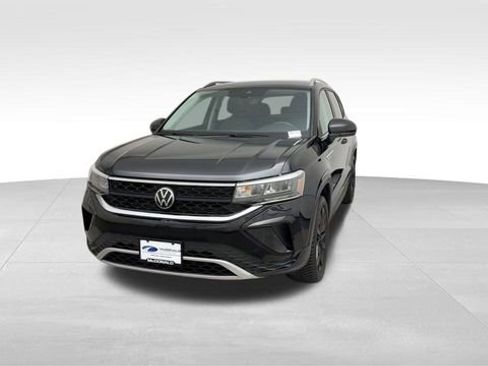 Used 2023 Volkswagen Taos SE w/ Black Wheel Package image 7