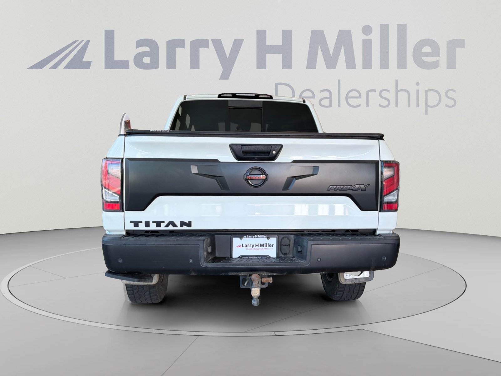 Used 2021 Nissan Titan PRO-4X w/ Pro-4x Utility Package AWD/4WD image 4