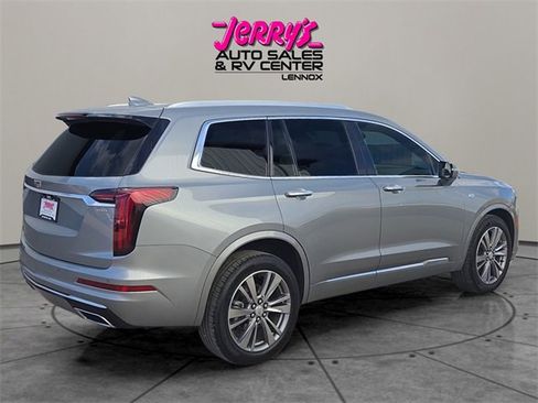 Used 2025 Cadillac XT6 Premium Luxury image 5