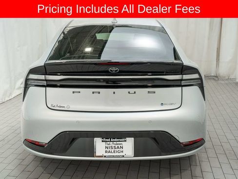 Used 2025 Toyota Prius Plug-In Hybrid FWD image 4
