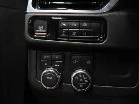 Used 2025 GMC Yukon Denali AWD/4WD image 30