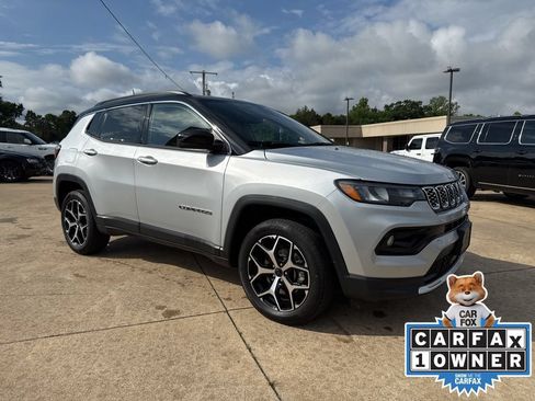 Certified 2025 Jeep Compass Limited AWD/4WD image 3