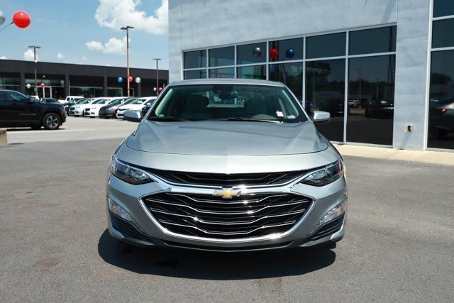 Used 2025 Chevrolet Malibu LT FWD image 2