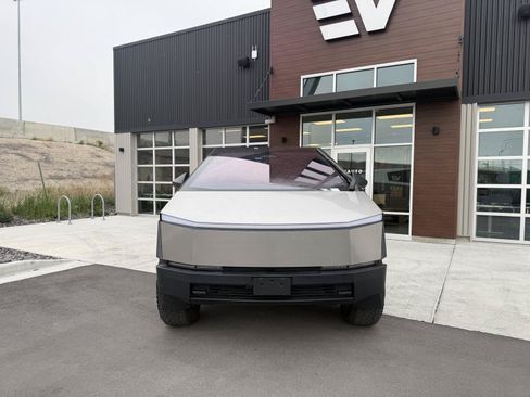 Used 2024 Tesla Cybertruck Cyberbeast AWD/4WD image 4