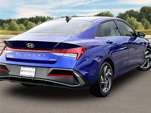 Used 2025 Hyundai Elantra Limited FWD image 9