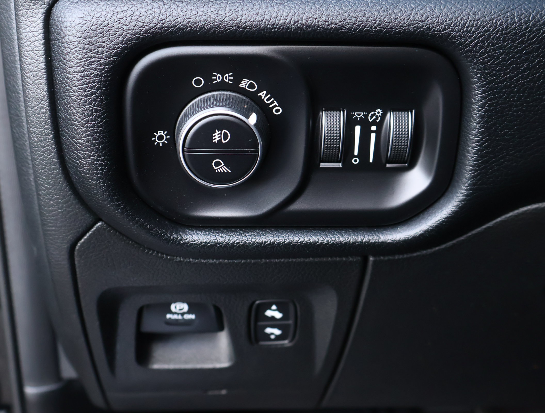 Used 2021 RAM 1500 Laramie AWD/4WD image 12