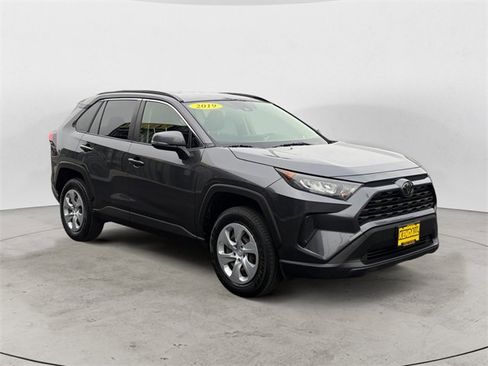 Used 2019 Toyota RAV4 LE image 1