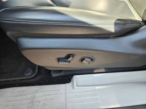 Used 2023 Chrysler Pacifica Touring-L FWD image 15