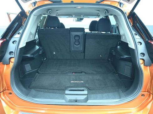 Used 2020 Nissan Rogue SV image 11