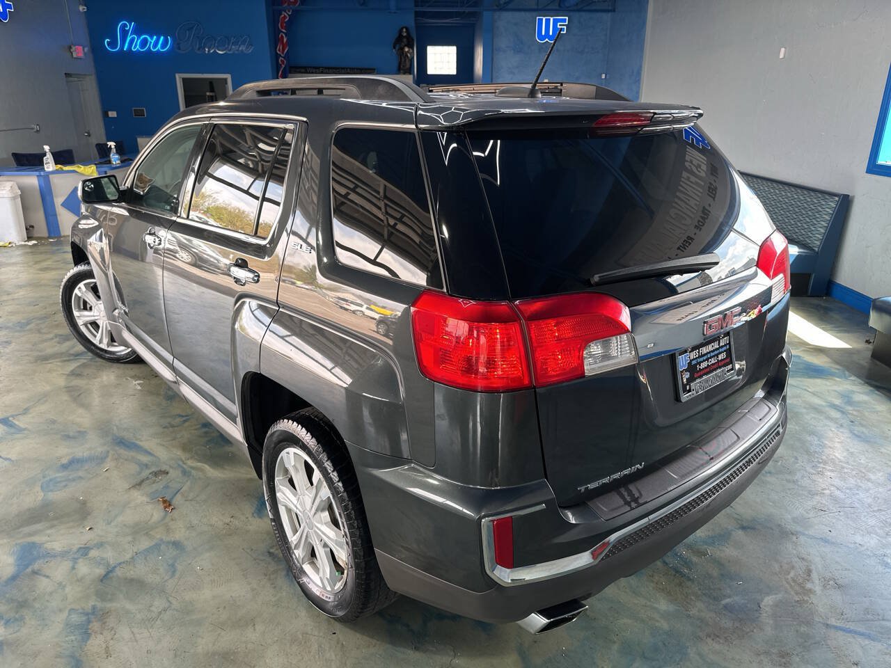 Used 2017 GMC Terrain SLE w/ Chrome Package FWD image 5