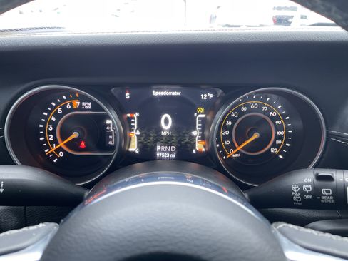 Used 2018 Jeep Wrangler Unlimited Sahara w/ Uconnect 4C Nav & Sound Group AWD/4WD image 15