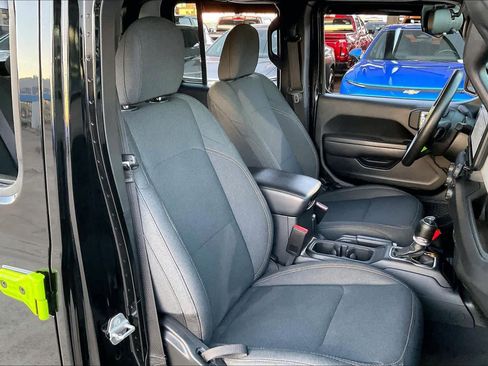 Used 2025 Jeep Gladiator Sport image 9