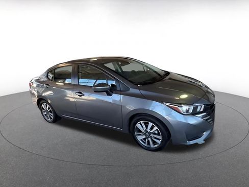 Used 2023 Nissan Versa SV image 2