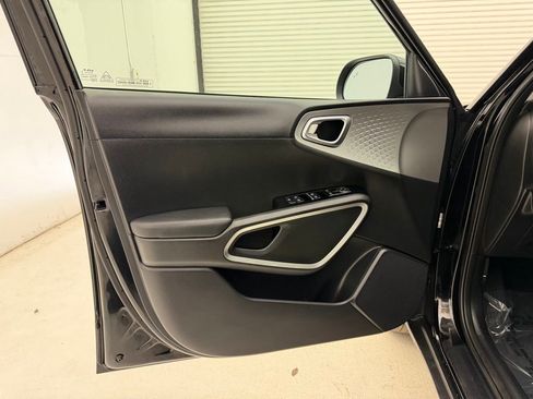 Used 2023 Kia Soul LX w/ Option Group 015 image 18