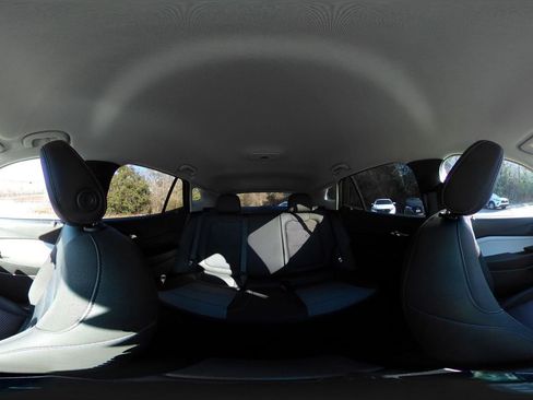 Used 2025 Chevrolet Trax LT w/ LT Convenience Package image 37