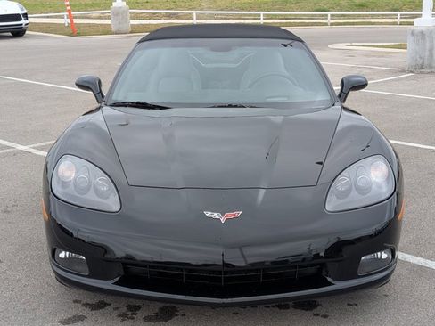 Used 2005 Chevrolet Corvette Convertible w/ Preferred Equipment Group image 2