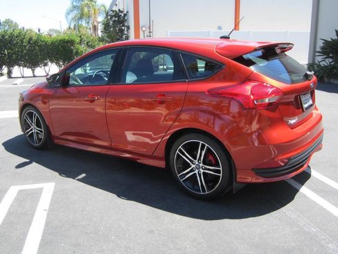 Used 2018 Ford Focus ST image 5