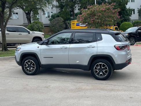 Used 2025 Jeep Compass Trailhawk AWD/4WD image 3
