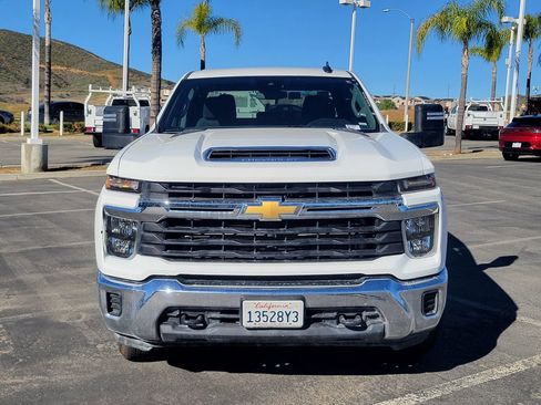 Used 2024 Chevrolet Silverado 2500 LT image 2