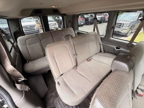 Used 2017 GMC Savana 2500 LT w/ LT Preferred Equipment Group RWD image 24
