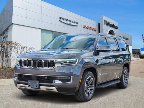 Used 2022 Jeep Wagoneer Series III w/ Flexible Seating Group AWD/4WD image 2
