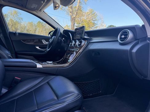 Used 2017 Mercedes-Benz C 300 Sedan image 4