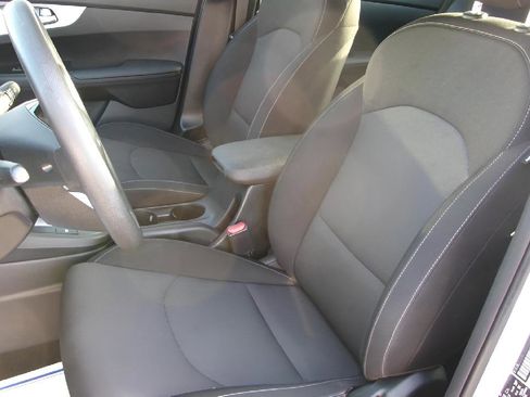 Used 2024 Kia Forte LXS image 13