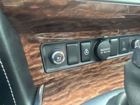 Used 2017 Nissan Armada Platinum w/ Captain Seat Package image 45