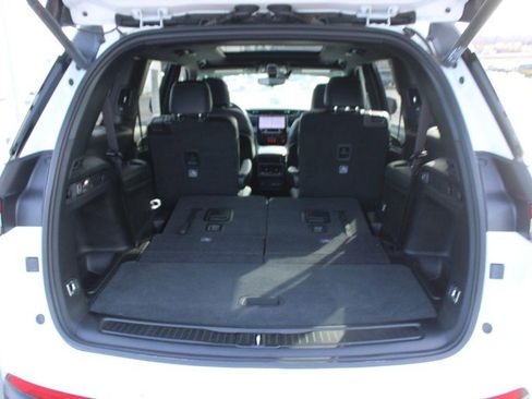 Used 2024 Jeep Grand Cherokee L Limited image 7