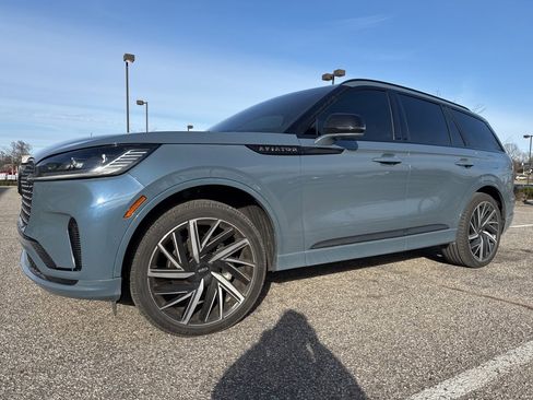 Used 2025 Lincoln Aviator Black Label w/ Jet Appearance Package image 1