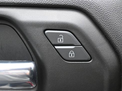 Used 2022 Chevrolet Silverado 1500 Custom w/ Safety Confidence Package image 14