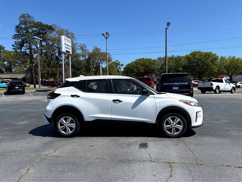 Used 2025 Nissan Kicks Play S image 26
