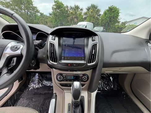 Used 2012 Ford Focus SEL FWD image 11
