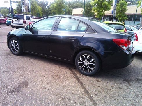 Used 2012 Chevrolet Cruze LS w/ Connectivity Package FWD image 4