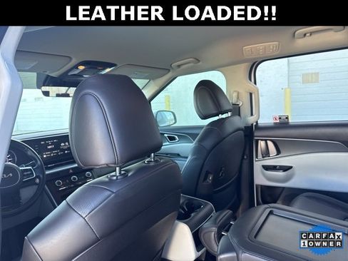 Used 2024 Kia Carnival LX image 29
