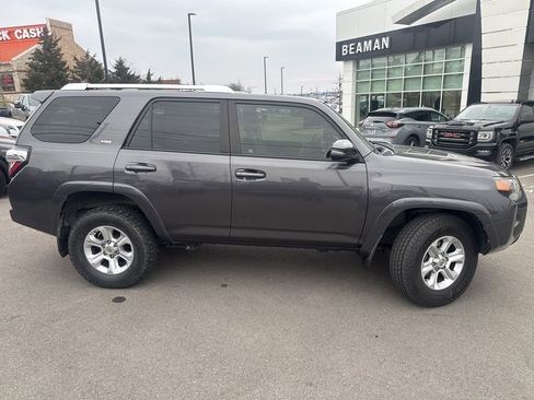 Used 2017 Toyota 4Runner SR5 Premium image 6