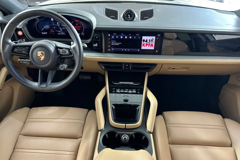 Used 2024 Porsche Cayenne Coupe AWD/4WD image 15