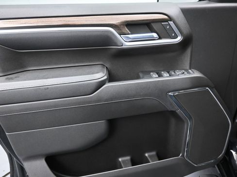 Used 2023 Chevrolet Silverado 1500 LT w/ Z71 Off-Road Package image 12