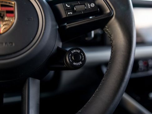 Certified 2025 Porsche Cayenne Coupe image 29