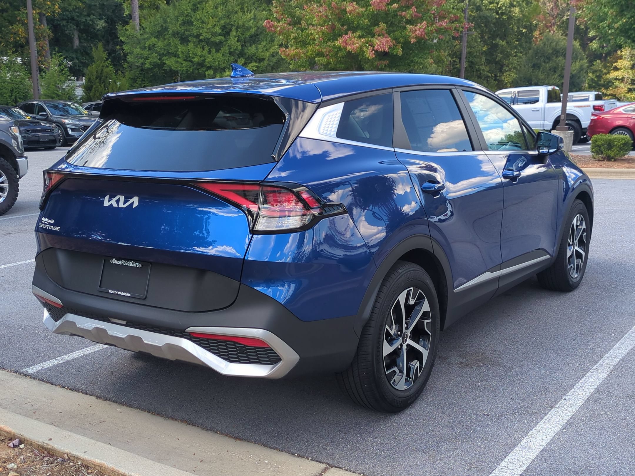 Used 2024 Kia Sportage EX FWD image 3